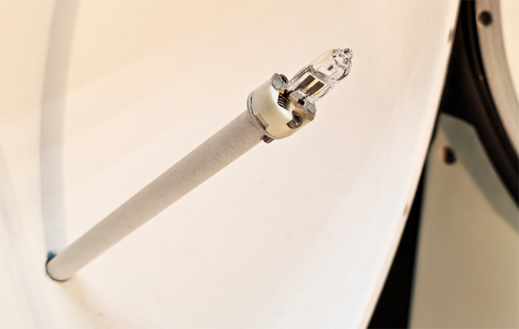 Install the 10W standard lamp
